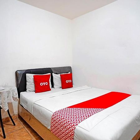 Oyo 91390 Kost Grand Royal Elite Hotel สุราบายา ภายนอก รูปภาพ