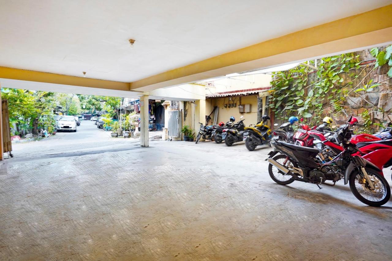 Oyo 91390 Kost Grand Royal Elite Hotel สุราบายา ภายนอก รูปภาพ