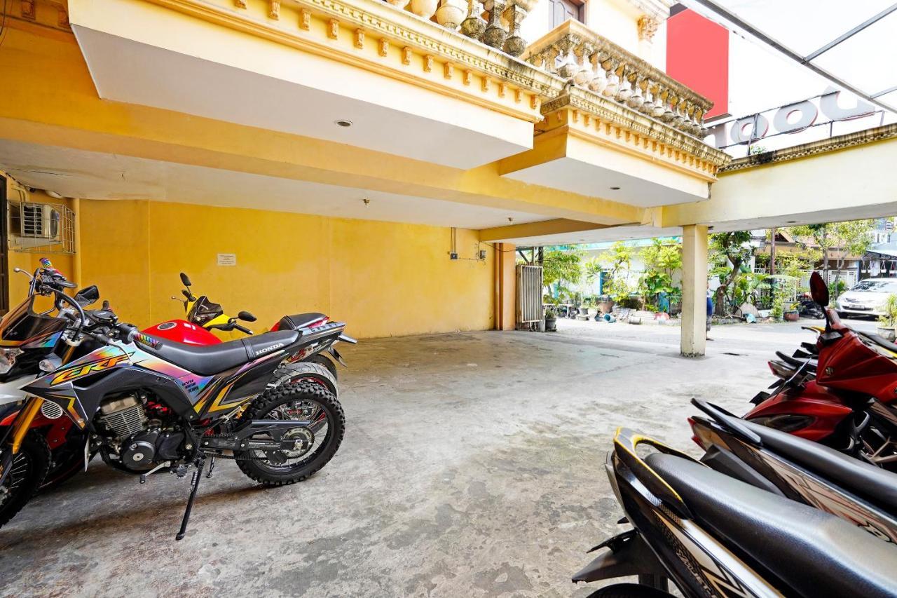 Oyo 91390 Kost Grand Royal Elite Hotel สุราบายา ภายนอก รูปภาพ