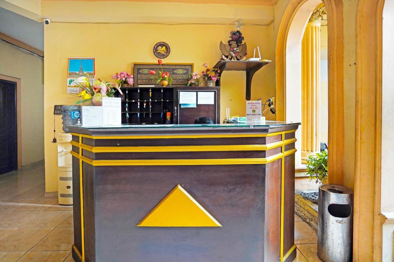 Oyo 91390 Kost Grand Royal Elite Hotel สุราบายา ภายนอก รูปภาพ