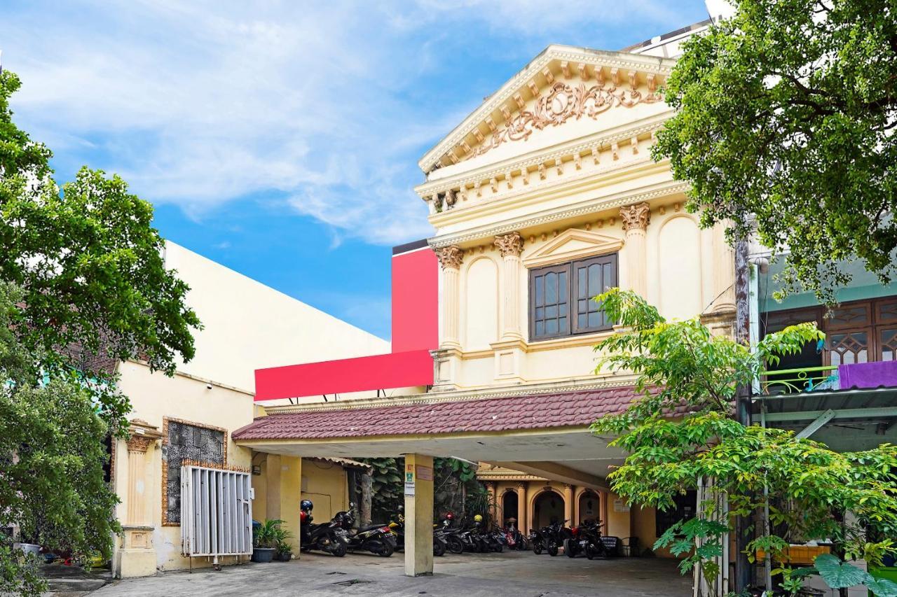 Oyo 91390 Kost Grand Royal Elite Hotel สุราบายา ภายนอก รูปภาพ
