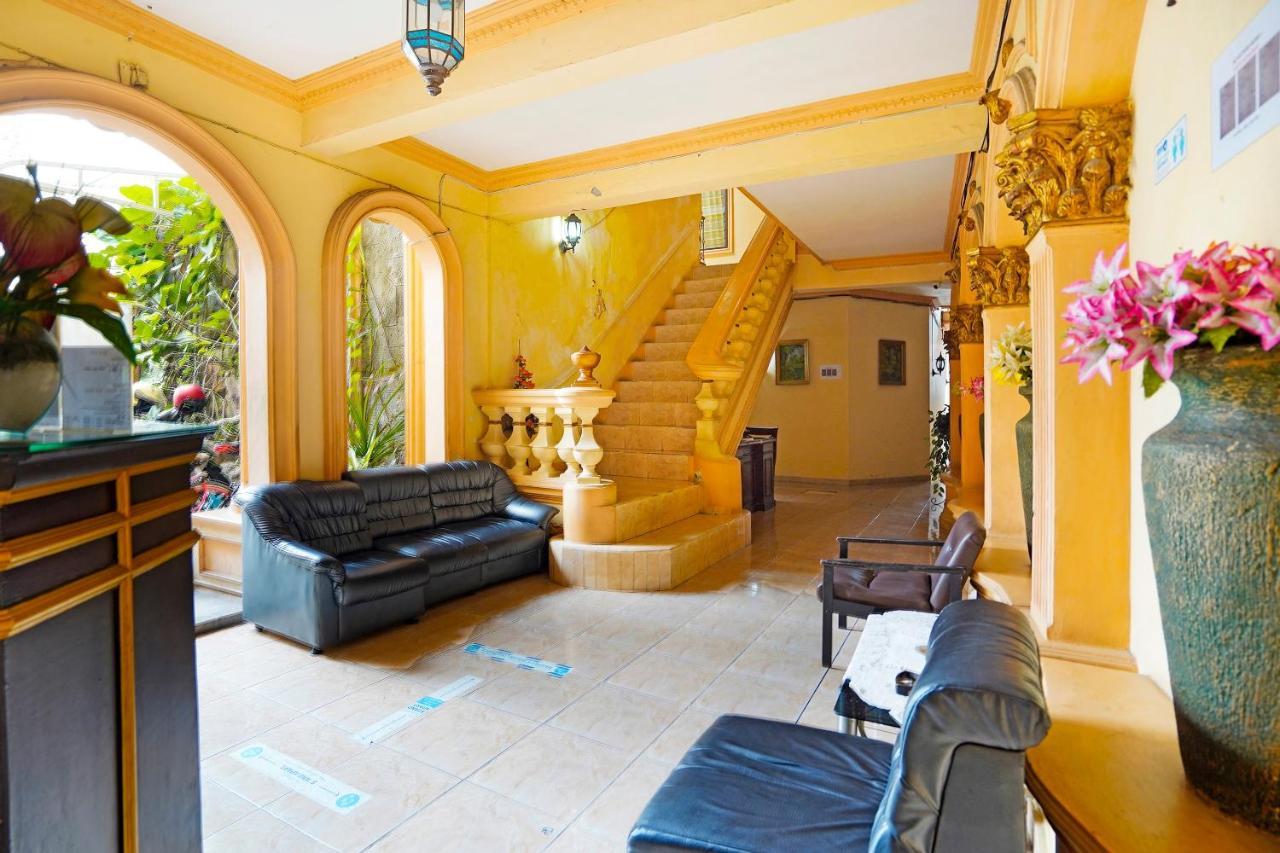 Oyo 91390 Kost Grand Royal Elite Hotel สุราบายา ภายนอก รูปภาพ