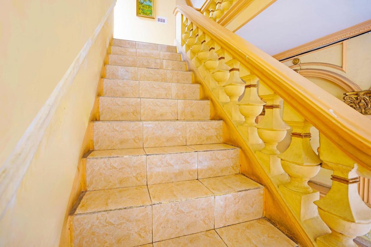 Oyo 91390 Kost Grand Royal Elite Hotel สุราบายา ภายนอก รูปภาพ