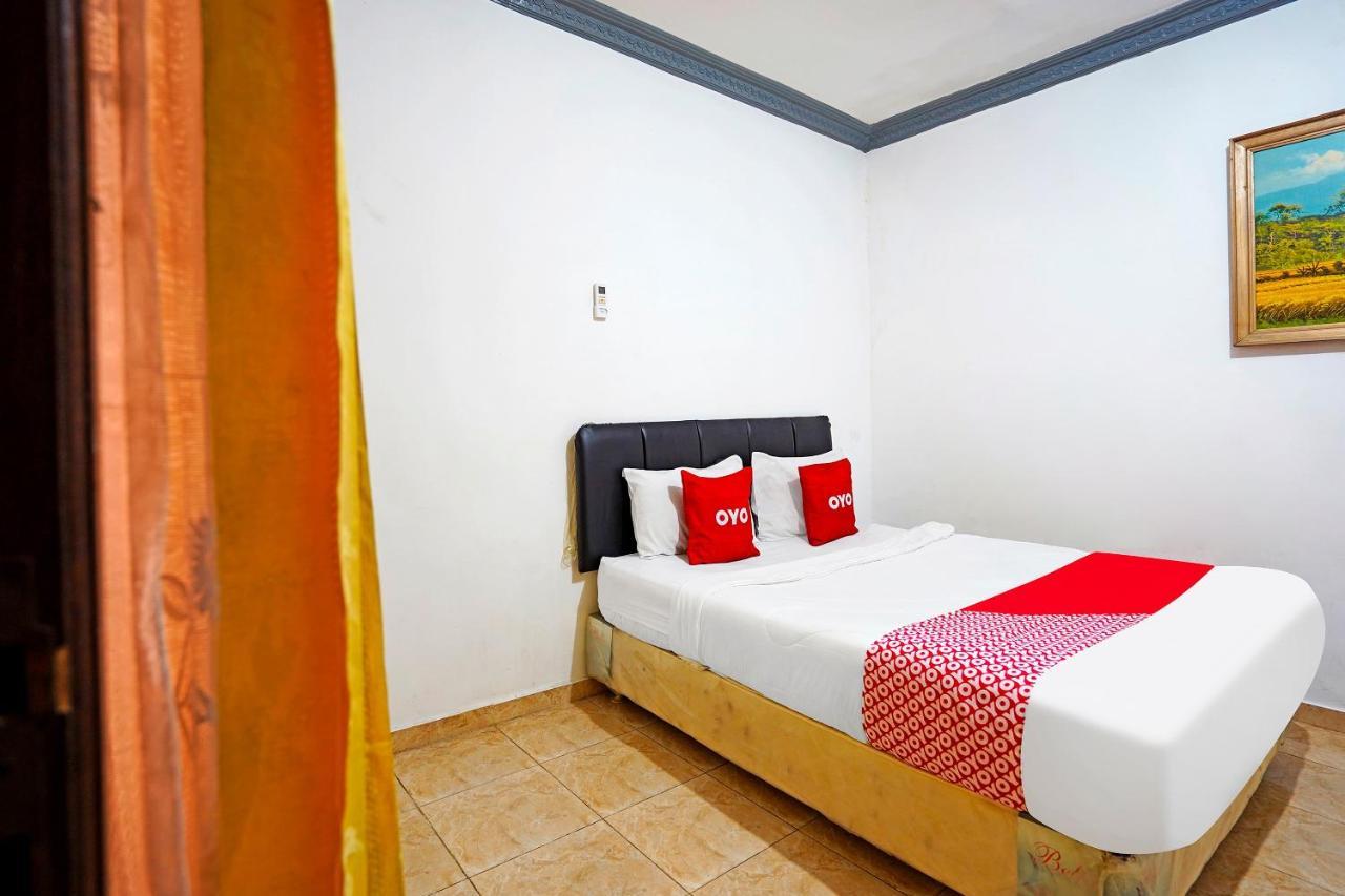 Oyo 91390 Kost Grand Royal Elite Hotel สุราบายา ภายนอก รูปภาพ