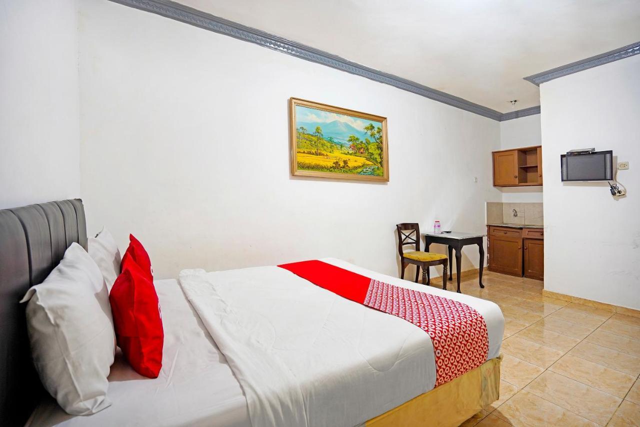 Oyo 91390 Kost Grand Royal Elite Hotel สุราบายา ภายนอก รูปภาพ
