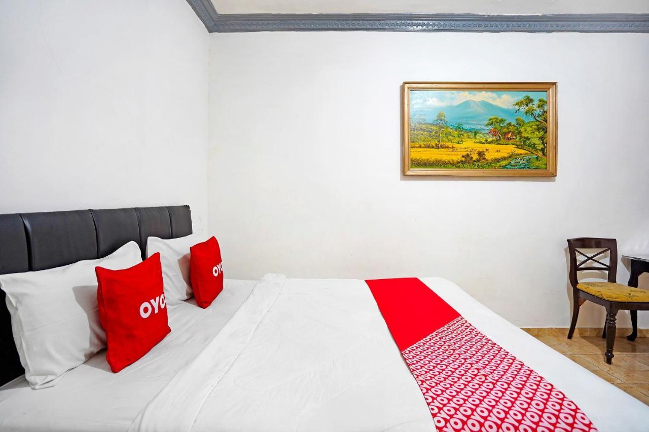 Oyo 91390 Kost Grand Royal Elite Hotel สุราบายา ภายนอก รูปภาพ